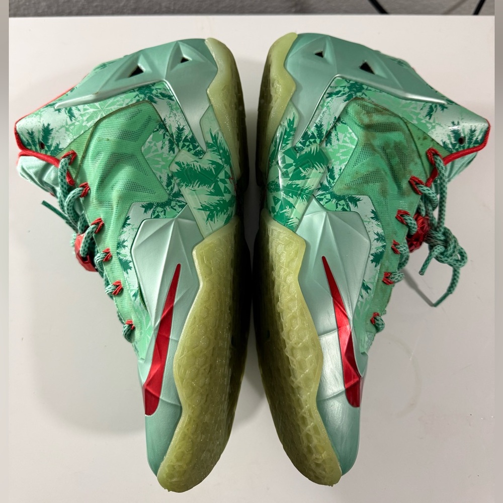 Nike lebron 11 Christmas Men's Sneakers in Green with Red Accents - Picture 5 of 8